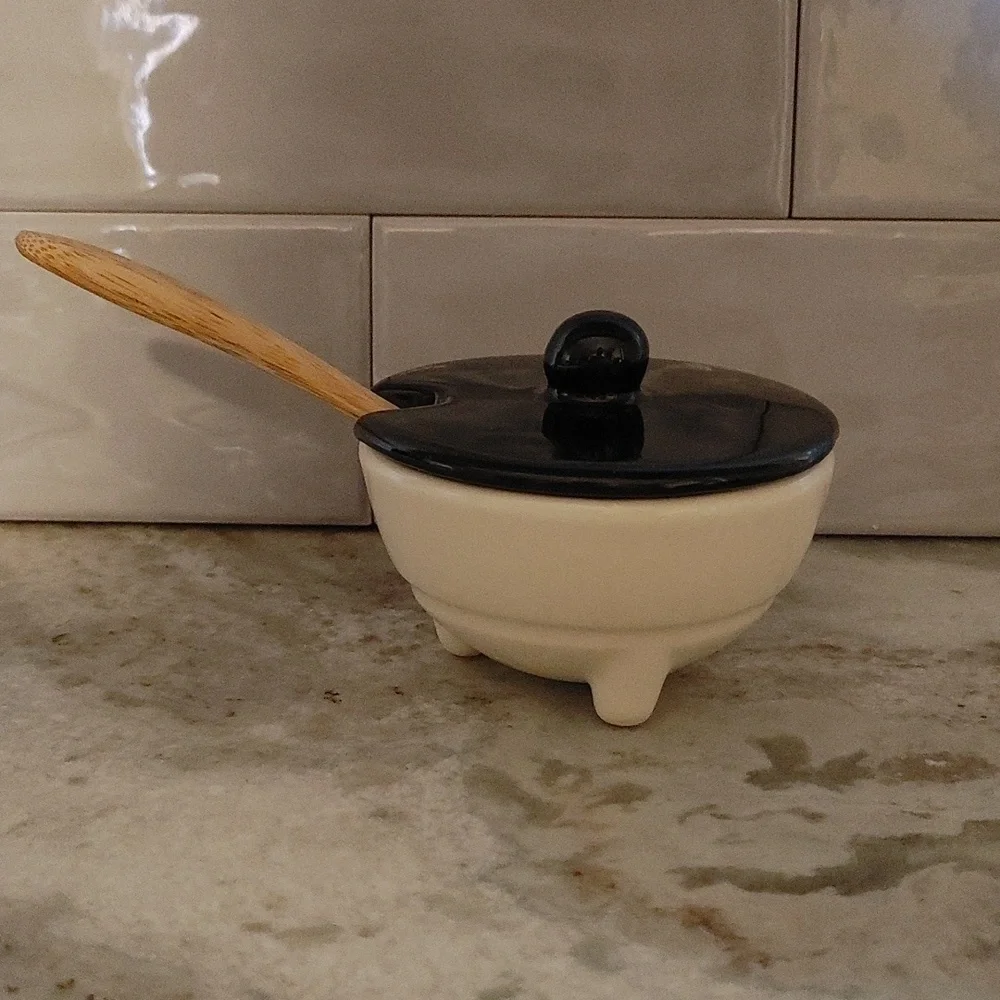 4 Vintage Condiment Bowls with Lids 3 Footed Black & Cream